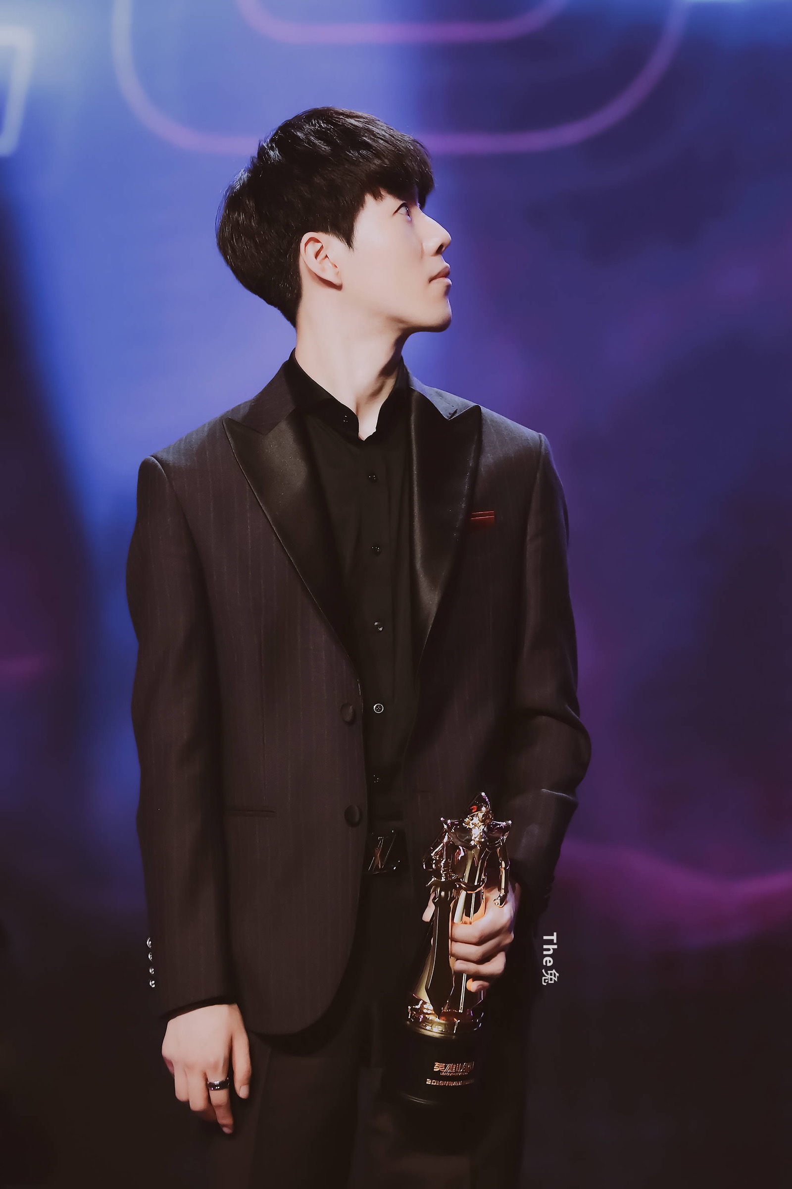 而她也通过 而她也通过