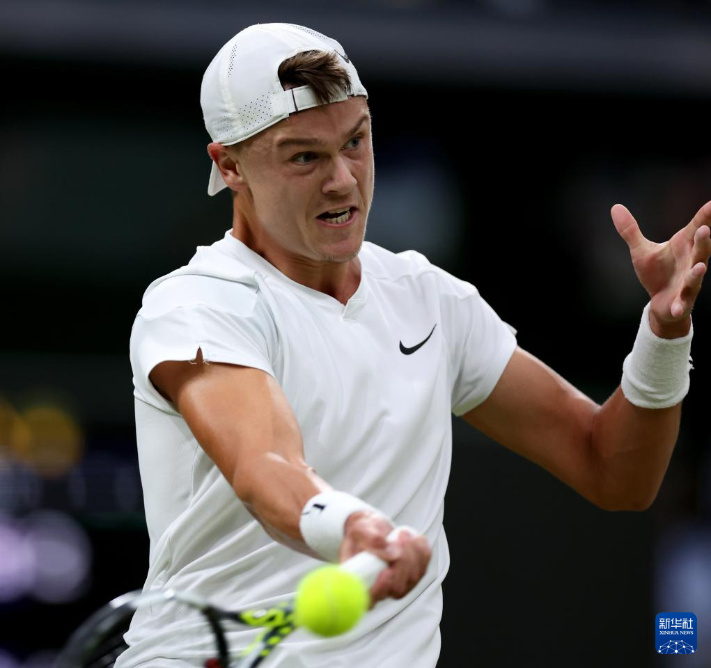 尽管衣服和 尽管衣服和